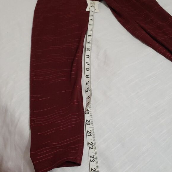 Champion. EUC.  Burgandy Athletic Leggings Size S. - Picture 11 of 11